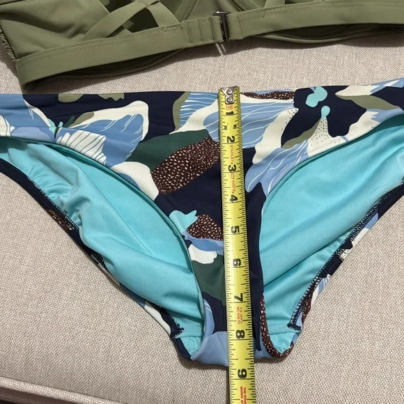 Athleta Palm Swim Top & Bottoms-34D/DD with M Bottoms-Moss Green/Blue Bottoms - Picture 15 of 16